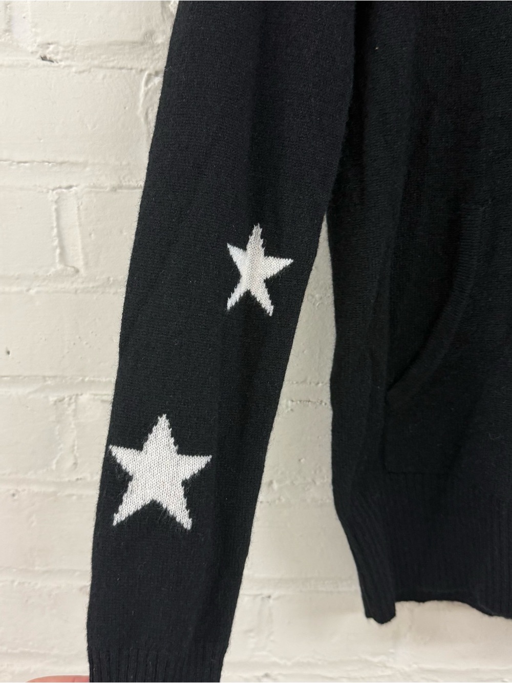 NWT Chelsea & Theodore Black Star Print Hooded Cashmere Sweater XS - Picture 3 of 7